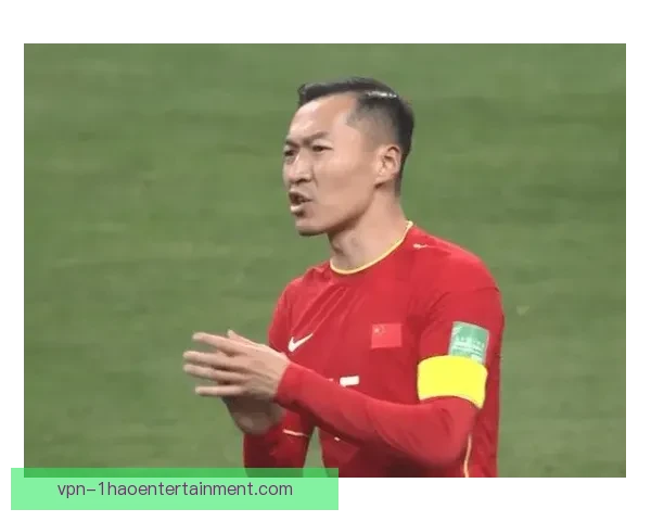 朱辰杰稳固防线展现铁血担当守护球队胜利核心力量